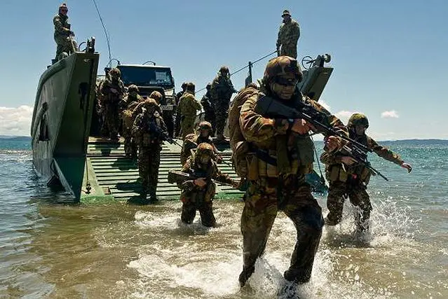 New_Zealand_army_soldiers_during_amphibi