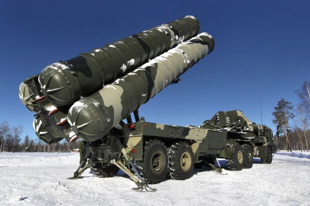 Russia is in the process of selling cutting-edge S-400 anti-aircraft missile systems to China, which would hand Beijing a defense system capable of deterring even the most advanced air powers from infringing on Chinese airspace, the Vedomosti newspaper reported Wednesday. The two countries are reported to have recently signed an agreement for at least 6 divisions of the S-400 system. 