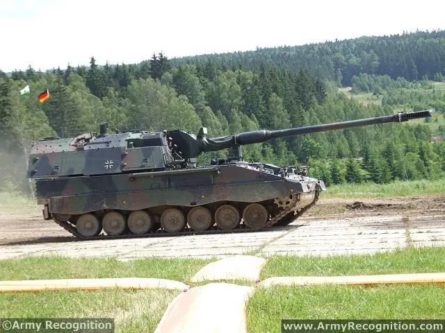 Lithuania might show interest for KMW s PzH 2000 155 mm self propelled howitzer 640 001