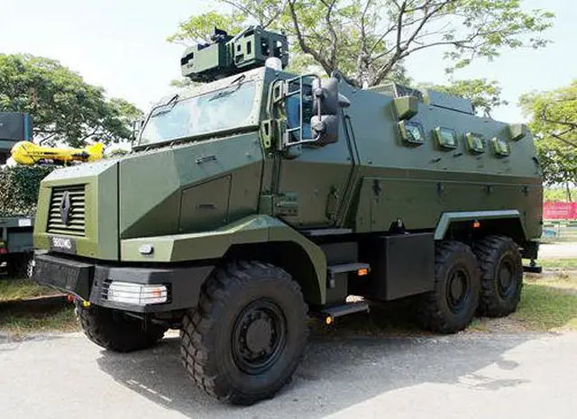 Singapore_unveils_Renault_Trucks_Defense_Higuard_MRAP_armoured_vehicles_640_001.jpg