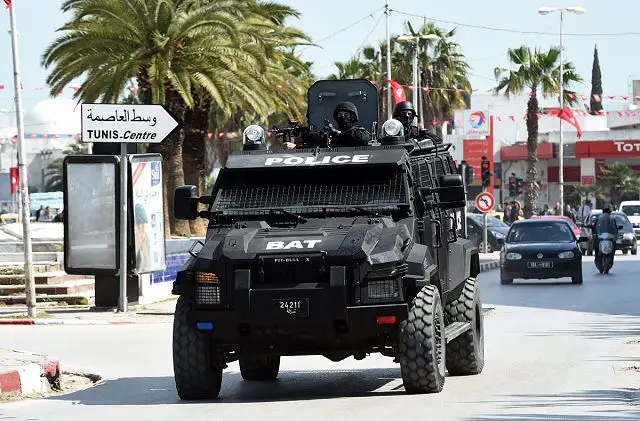 Anti-Terrorism Brigade BAT unit Tunisian police in action during the attack of Tunis Bardo museum 640 001