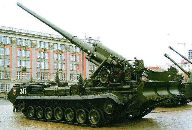 Russian troops of the Eastern Military District (MD) artillery formation conducted first combat firings with the new long-range self-propelled cannon 2S7M Malka. This is an improved version of the Soviet-made 2S7 Pion with an increased rate of fire from 1.5 to 2.5 rds/min. 