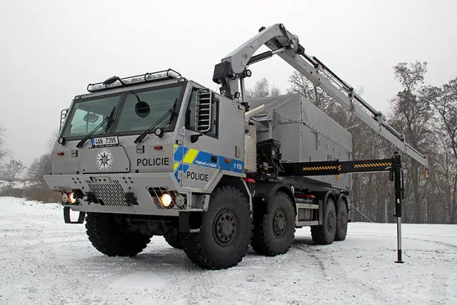 The Czech Police Bomb Squad has received a new TATRA FORCE 8x8 truck from the Chief of Police, Brig. Gen. Tomas Tuhy. The new vehicle will be used to transport hazardous material under ADR. The vehicle was handed over on the premises of the munition depots in Vrbetice.