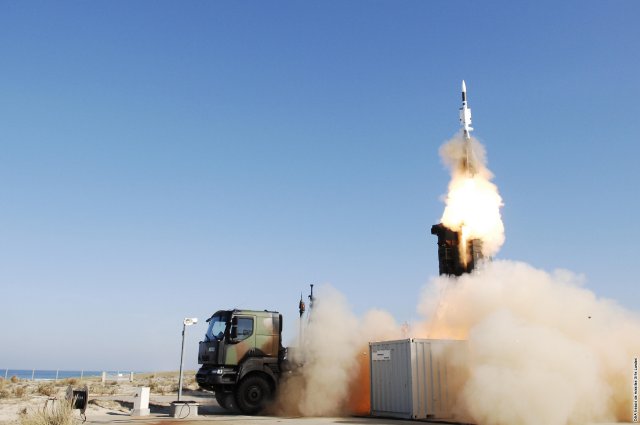The French Ministry of Defence has launched the Aster Block 1 NT (New Technology) program aimed at modernising the SAMP/T ground based air defence system as well as its associated Aster missile (*). The contract was notified by the French DGA (Direction Générale de l'Armement) to the EUROSAM consortium involving MBDA and Thales on 23rd December 2015.
