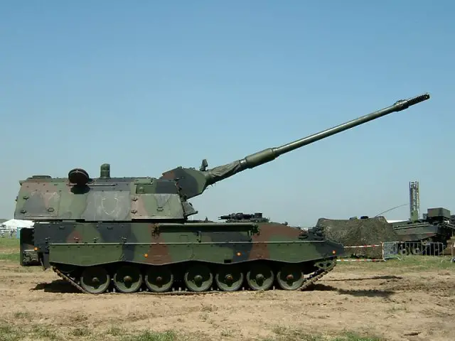 Lithuanian Armed Forces receives PzH2000 self propelled howitzers 640 001