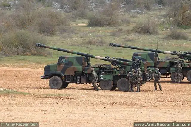 French army will deploy four 155m wheeled self-propelled howitzers CAESAR in Iraq 640 001