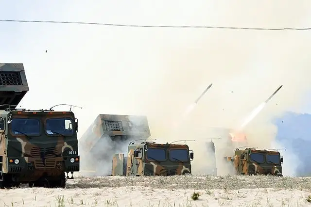 South Korean army performs first live firing exercise with the new Chun-Mu multi-caliber MLRS (Multiple Launch Rocket System) together with K9 155mm self-propelled howitzer and KH179 155 towed howitzer. 