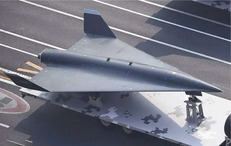 What secrets lie with this mysterious supersonic aircraft carried by Chinas H 6MW bomber 925 002