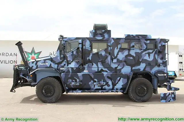 Thunder_2_4x4_tactical_armoured_truck_personnel_carrier_police_security_vehicle_Cambli_Canada_Canadian_defense_industry_003.jpg