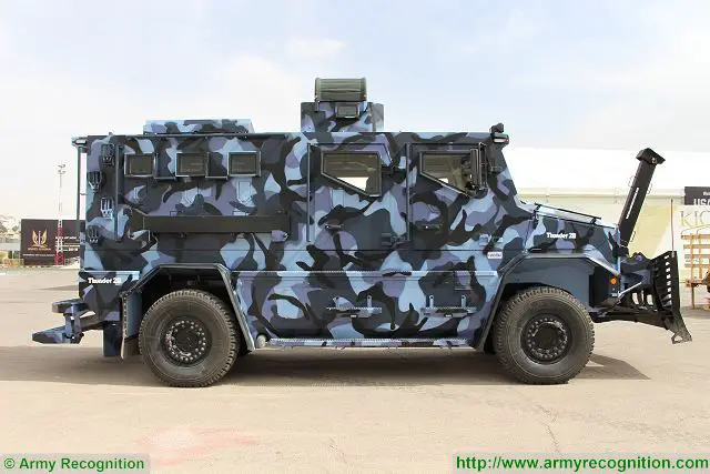 Thunder_2_4x4_tactical_armoured_truck_personnel_carrier_police_security_vehicle_Cambli_Canada_Canadian_defense_industry_006.jpg