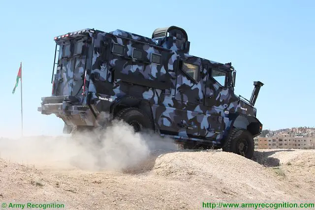 Thunder_2_4x4_tactical_armoured_truck_personnel_carrier_police_security_vehicle_Cambli_Canada_Canadian_defense_industry_009.jpg