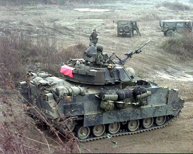 Bradley M2A1 armoured infantry fighting tracked vehicle technical data