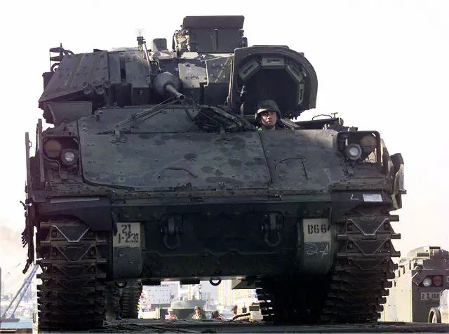 Bradley M2A1 armoured infantry fighting tracked vehicle technical data