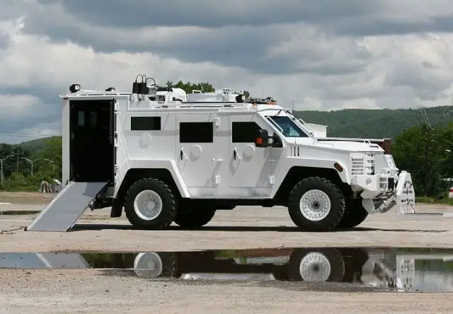 Lenco Industries, Inc., the global leader in the design and manufacture of armored police vehicles, introduces the BearCat® EOD “BombCat” armored response vehicle for EOD and IEDD first responders. Designed with input from veteran explosive ordinance disposal experts with decades of field experience and knowledge, the BombCat offers superior functionality in addition to the proven life-saving protection of Lenco’s armored vehicles.