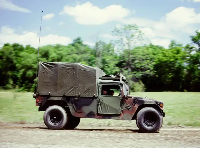 M1097A2_HMMWV_Humvee_heavy_shelter_carrier_United_States_American_US_Army_AM_General_014.jpg