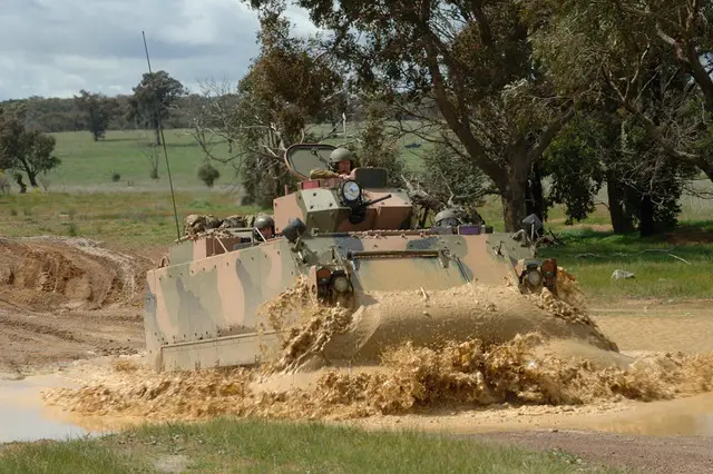 M113_light_armoured_personnel_carrier_Australian_Army_001.jpg
