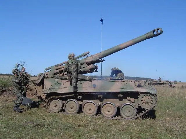 The new M109 will be purchased to replace the old AMX-F3 and increase the fire power of artillery units of Argentine Army which uses also the TAM VCA (Vehiculo de Combate de Artilleria - Artilley Combat Vehicle), an Italian Palmaria 155mm turret mounted on a TAM light tank chassis. 