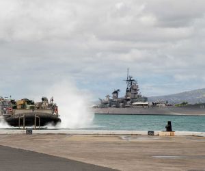 U.S. Navy Landing Craft, Air Cushion (LCAC) 90, assigned to Assault Craft Unit 5, passes the USS Missouri before entering the well deck of the Wasp-class amphibious assault ship USS Essex (LHD 2) at Joint Base Pearl Harbor-Hickam, Hawaii, on August 2, 2026.