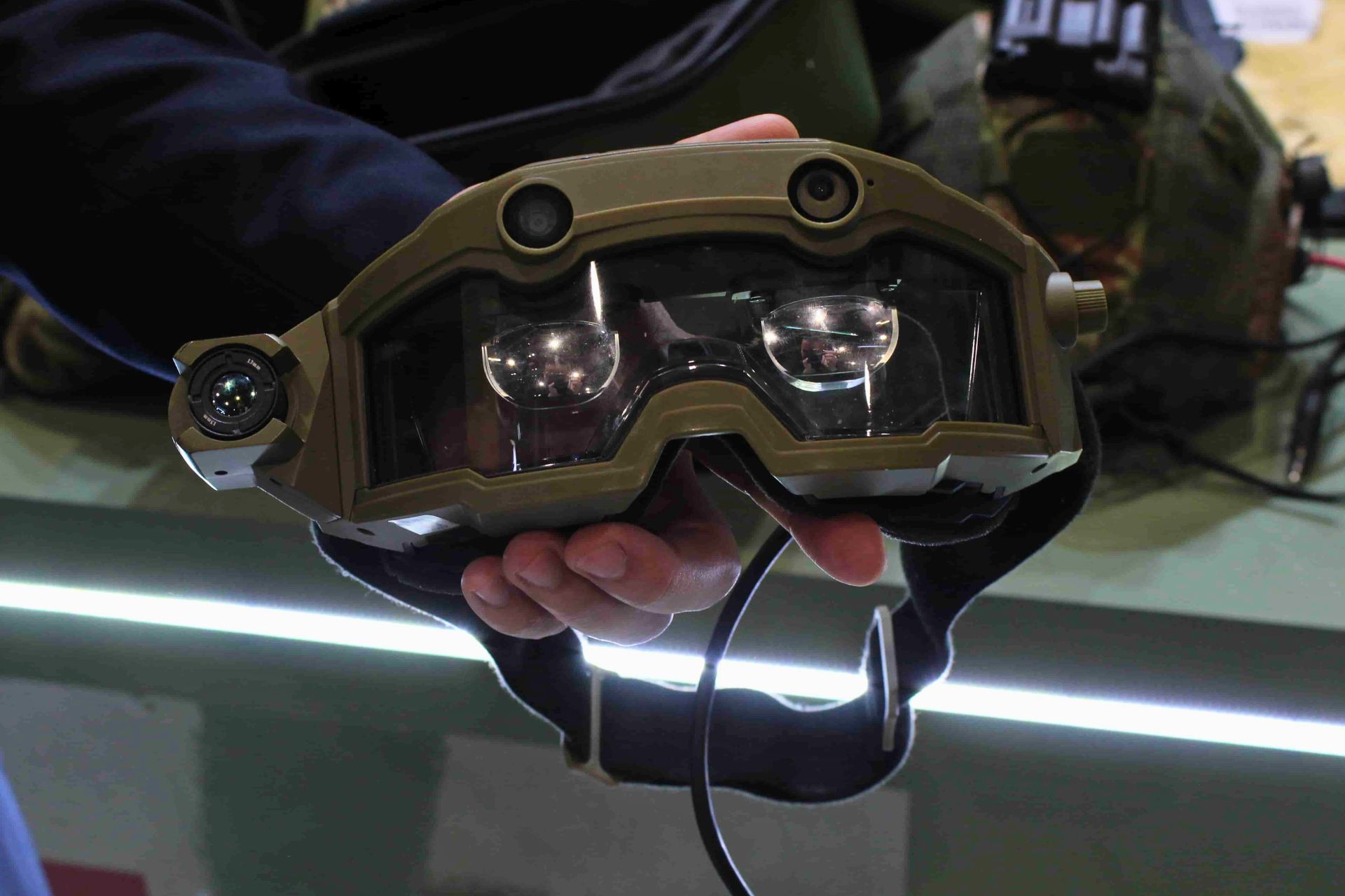 The head-mounted display, already fielded within the People’s Liberation Army, combines visible and infrared imaging, embedded sensors, and a dedicated processor that overlays tactical data directly in front of the operator’s eye