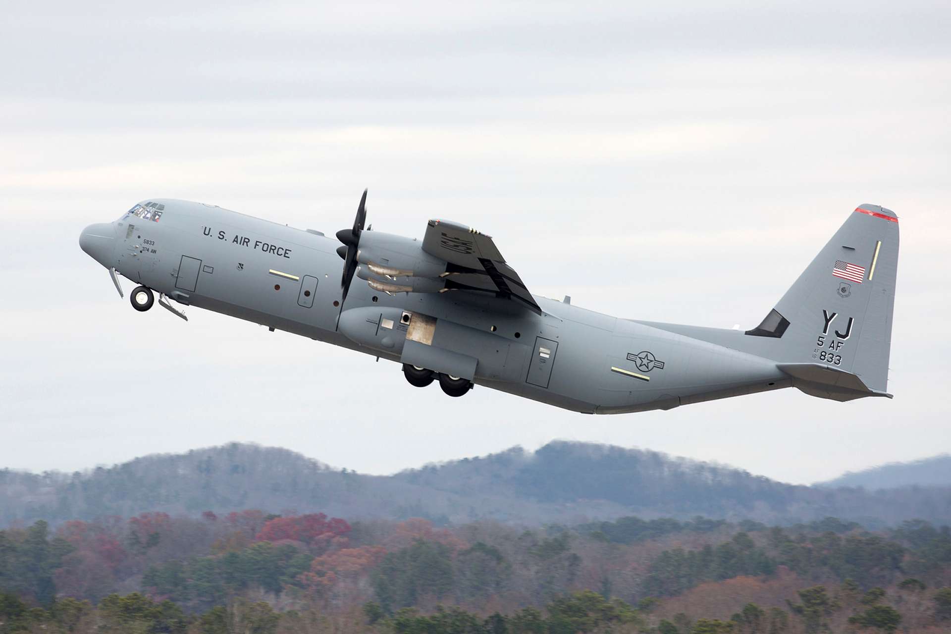 Lockheed Martin&rsquo;s new $1.9 billion Pentagon contract will sustain C-130J aircrew and maintenance training systems, strengthening readiness, fleet availability, and tactical airlift capability across U.S. military services (Picture source: Lockheed Martin).