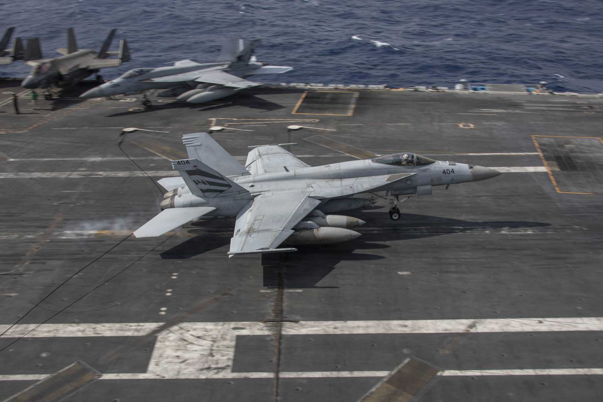 The F/A-18E/F is approximately 20 percent larger than the F/A-18 Hornet, with a fuselage stretched by 34 inches (86 cm) compared to the F/A-18C/D, and its wing area was increased by about 25 percent to accommodate more fuel and heavier payloads. (Picture source: U.S. Navy)