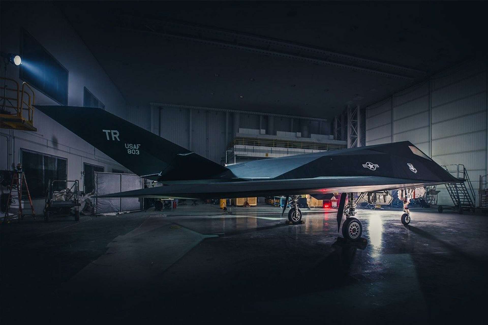 In production terms, the Nighthawk fleet is relatively small, with a total of 64 units built, including 59 production F-117s and five YF-117A development aircraft, and the remaining inventory has been reported as 45 aircraft. (Picture source: Lockheed Martin)