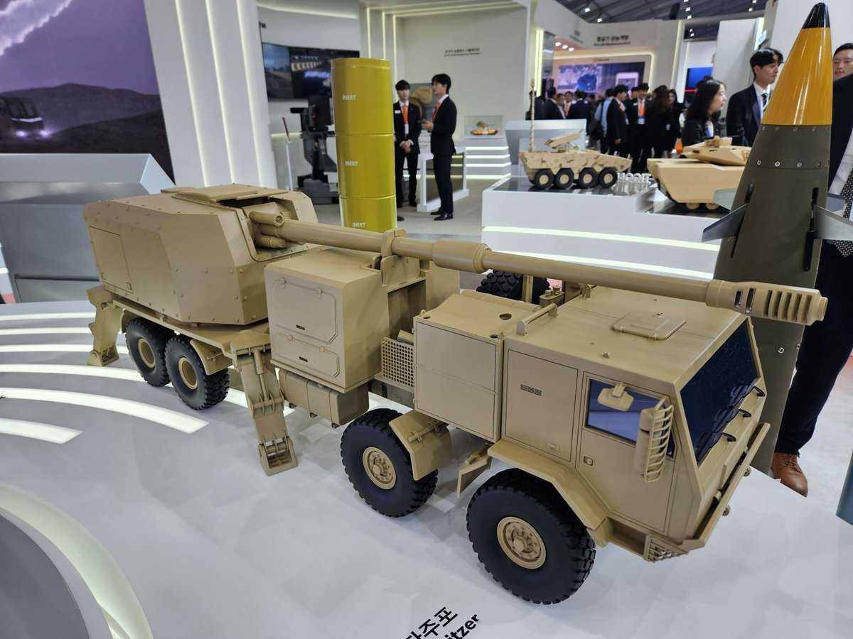Hanwha Defense USA is pitching its K9-based 155mm Mobile Tactical Cannon to the U.S. Army as a fast-fielding, high-mobility artillery solution combining long-range firepower, rapid reload capability, and expanded U.S. industrial production (Picture source: Korea Defense Blog).