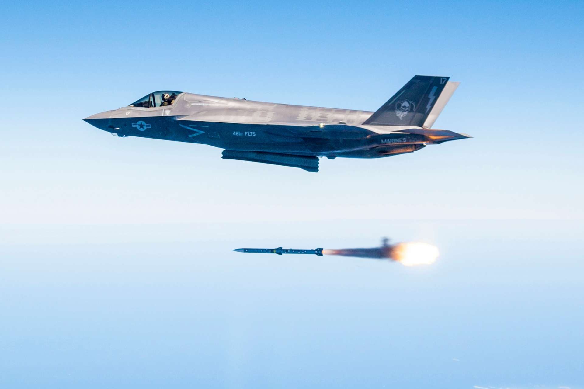 Australia is set to acquire up to 450 AIM-260A JATM air-to-air missiles in a $3.16 billion U.S. sale, giving the RAAF a major boost in long-range air-combat capability and allied interoperability in the Indo-Pacific. The package signals a significant step in strengthening Australia&rsquo;s F-35-based deterrence against emerging regional air threats. The picture shows a F-35 fighter firing a AIL-120 missile (Picture source: U.S. DoW).