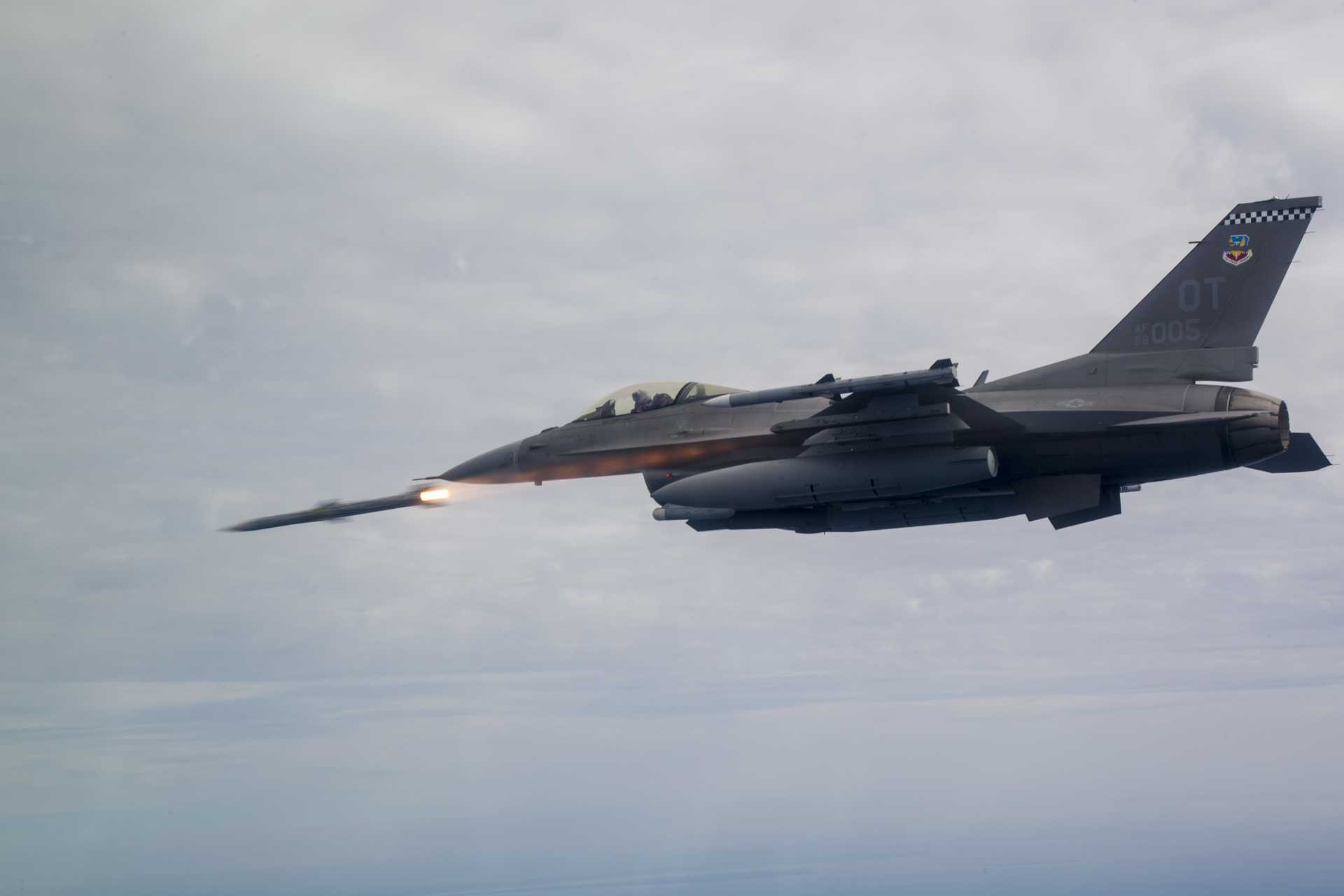 Integration of the AMRAAM missile within the UAE Air Force is centered on its primary fighter fleet, such as the F-16 Block 60, used for air superiority and interception missions against aerial threats such as drones and missiles (Picture source: US Air Force)