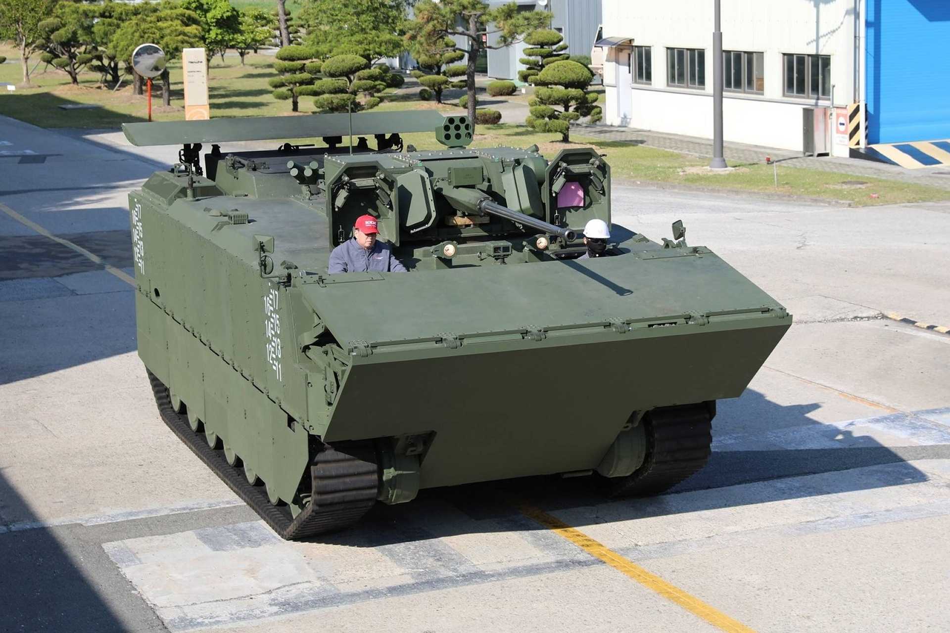 The newly revealed KAAV-II prototype introduces a high-speed planing hull design and a 40mm CTA unmanned turret to significantly improve the speed, firepower, and armor protection of South Korea039;s marine forces. (Picture source: Yoo Yong-won via X/@mason_8718)