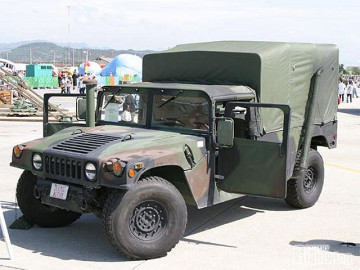 Click to enlarge image M1123_Humvee_HMMWV_cargo_troop_carrier_light_tactical_vehicle_United_States_American_US_Army_004.jpg