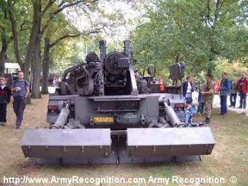 Click to enlarge image m110_self-propelled_howitzer_netherlands_002.JPG