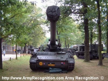 Click to enlarge image m110_self-propelled_howitzer_netherlands_004.JPG