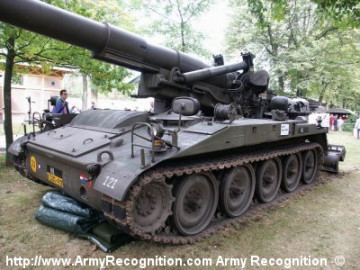 Click to enlarge image m110_self-propelled_howitzer_netherlands_009.JPG