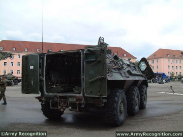 Click to enlarge image Fuchs_Tpz_1_6x6_wheeled_armoured_vehicle_personnel_carrier_Rheinmetall_Germany_German_army_44.jpg