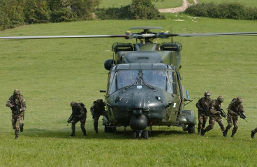 Click to enlarge image NH-90_multi-role_tactical_transport_helicopter_Eurocopter_France_French_aviation_defence_industry_004.jpg