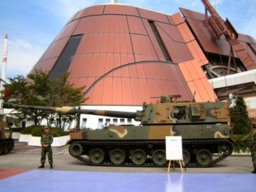 Click to enlarge image K9_thunder_self-propelled_howitzer_155_MM_South_Korea_South_Korean_Army_008.jpg