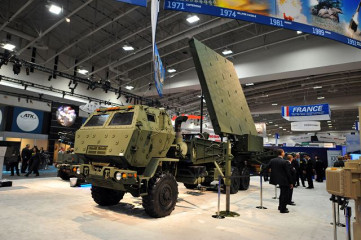 Click to enlarge image SR_surveillance_radar_SR_vehicle_MEADS_Medium_Extended_Air_Defense_Systems_United_States_002.jpg
