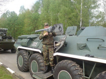 Click to enlarge image SA-18_Grouse_9K38_Igla_missile_portable_air_defense_missile_system_manpads_Russia_Russian_defence_industry_011.jpg