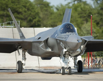 Click to enlarge image F-35C_CV_carrier_variant_multirole_fighter_combat_aircraft_United_States_American_aviation_industry_011.jpg