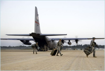 Click to enlarge image C-130_Hercules_military_transport_aircraft_USAF_Copyright_US_Air_Force_American_aviation_industry_003.jpg