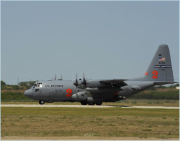 Click to enlarge image C-130_Hercules_military_transport_aircraft_USAF_Copyright_US_Air_Force_American_aviation_industry_007.jpg