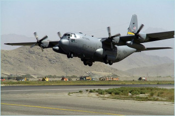 Click to enlarge image C-130_Hercules_military_transport_aircraft_USAF_Copyright_US_Air_Force_American_aviation_industry_010.jpg