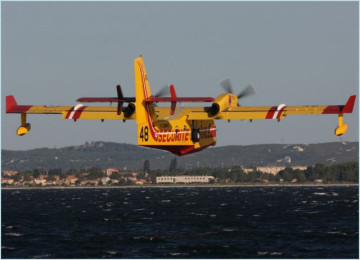 Click to enlarge image CL-415_Bombardier_415_amphibious_aircraft_wate_bomber_Canada_Canadian_aviation_industry_004.jpg