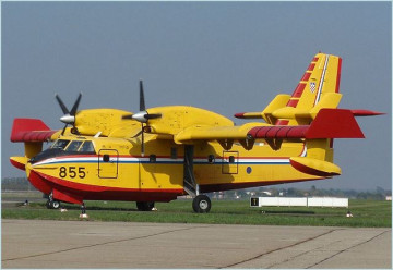 Click to enlarge image CL-415_Bombardier_415_amphibious_aircraft_wate_bomber_Canada_Canadian_aviation_industry_007.jpg