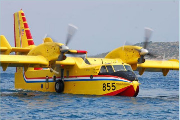 Click to enlarge image CL-415_Bombardier_415_amphibious_aircraft_wate_bomber_Canada_Canadian_aviation_industry_009.jpg