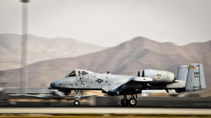 Click to enlarge image A-10_Thunderbolt_II_close_air_support_USAF_US_American_air_force_aircraft_military_equipment_003.jpg