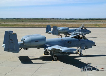 Click to enlarge image A-10_Thunderbolt_II_close_air_support_USAF_US_American_air_force_aircraft_military_equipment_010.jpg