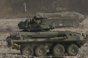 Click to enlarge image Lav-25_General_Motors_Mowag_light_wheeled_armoured_vehicle_personnel_carrier_US-Army_United_States_037.jpg