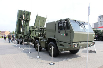 Click to enlarge image MEADS_launcher_unit_truck_Medium_Extended_Air_Defense_System_United_States_American_defence_industry_military_technology_008.jpg